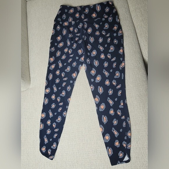 Wonderly Studio Athletic Blue Leopard Print Bundle Long Tank Top and Leggings - Picture 6 of 11